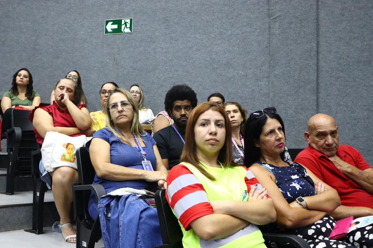 Galeria da notícia: Escola do Legislativo promove palestra sobre conscientização do autismo