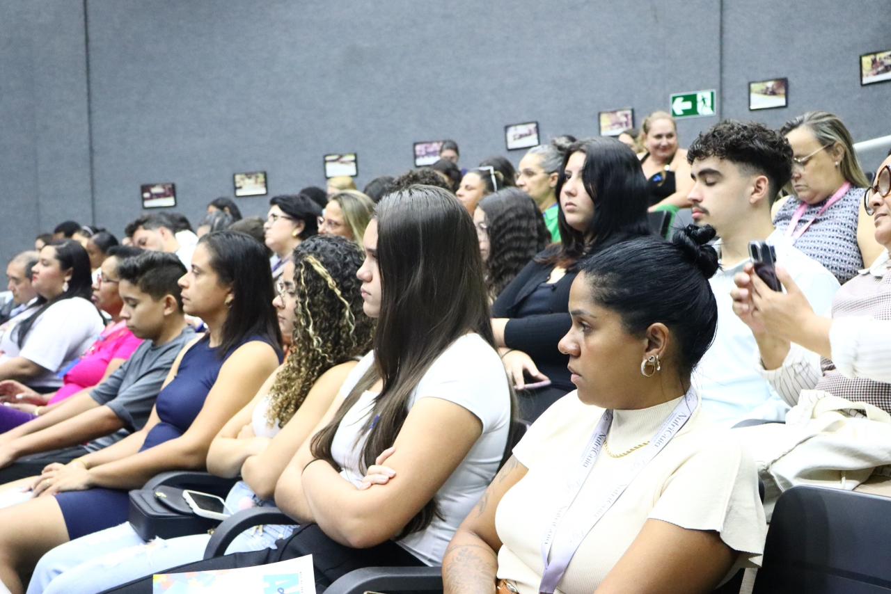 Galeria da notícia: Escola do Legislativo promove palestra sobre conscientização do autismo