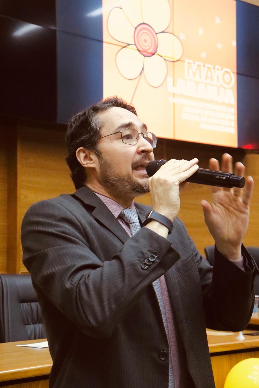 Galeria da notícia: Escola do Legislativo participa de ação sobre a campanha Maio Laranja