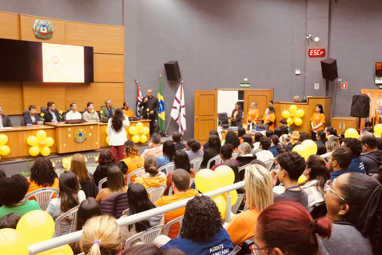 Galeria da notícia: Escola do Legislativo participa de ação sobre a campanha Maio Laranja